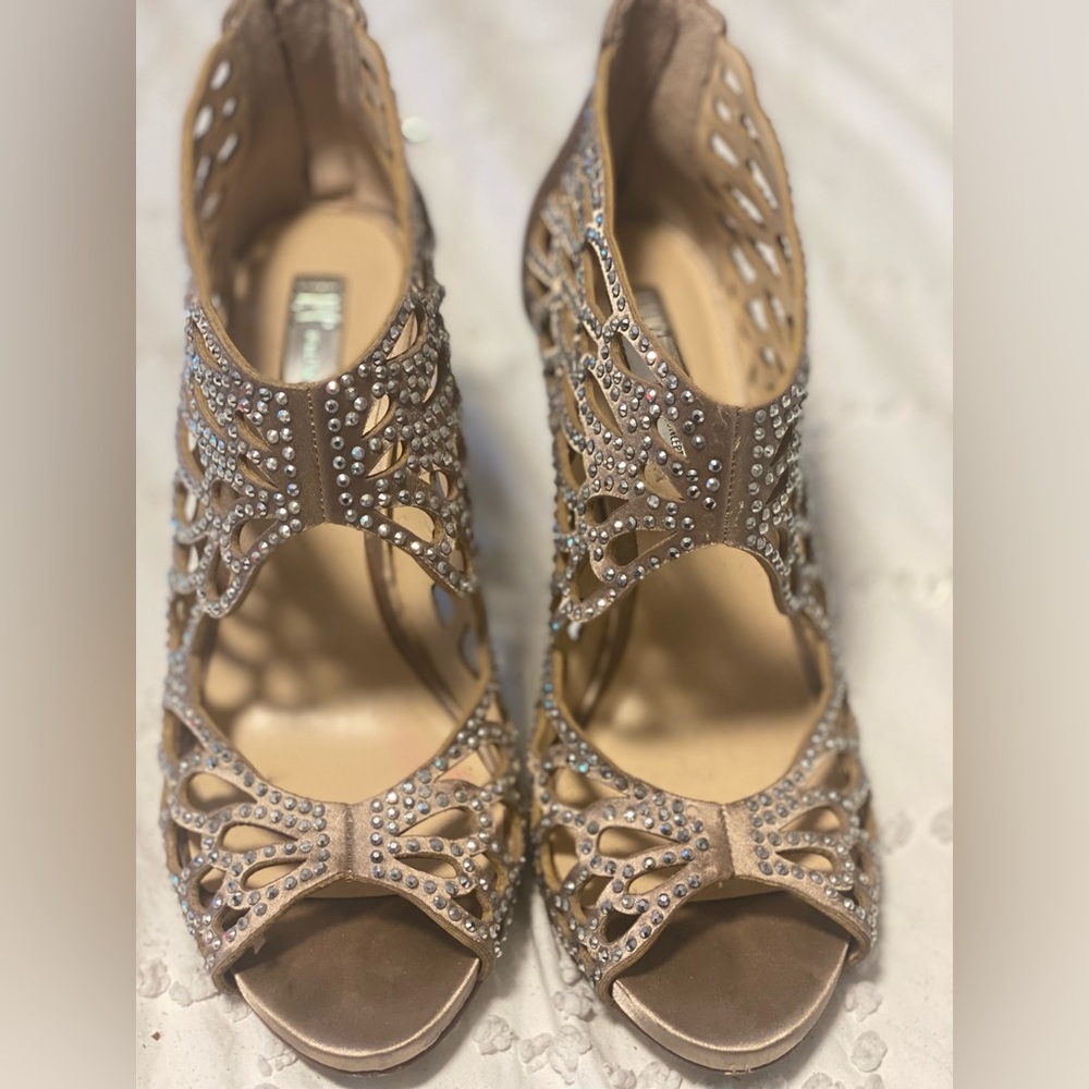 INC Taupe Shiny heels